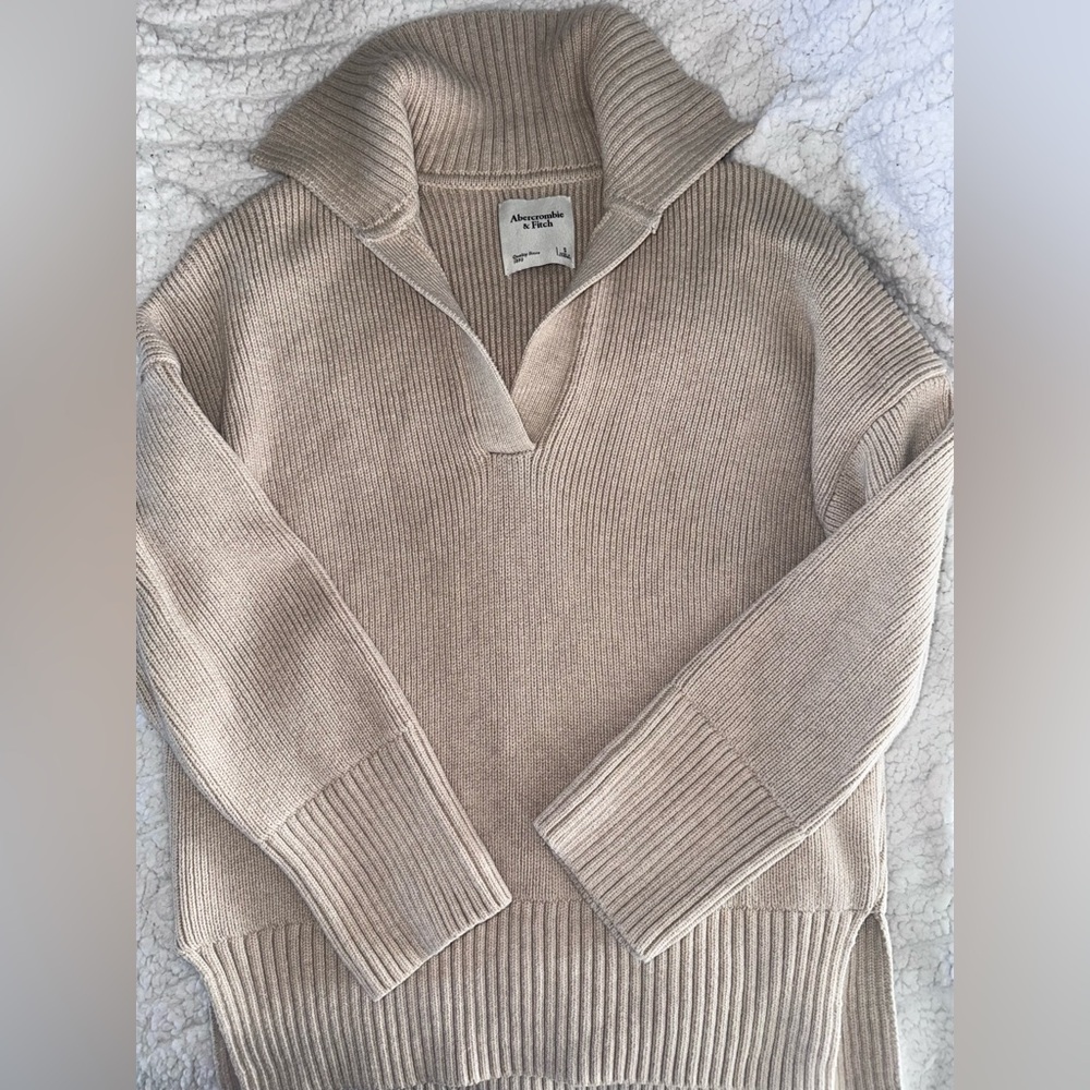 Abercrombie & Fitch Sweater